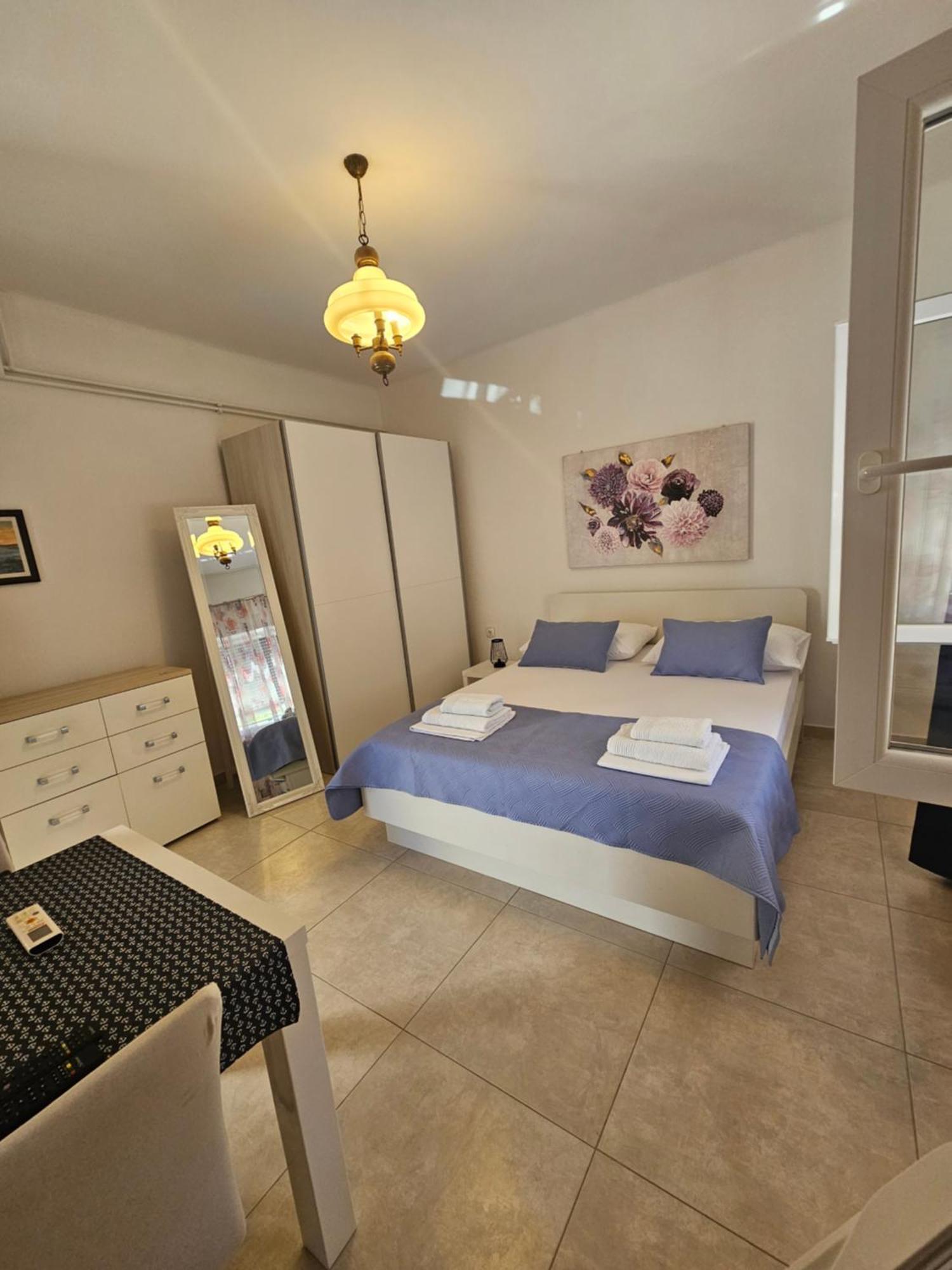 Lyra Apartment