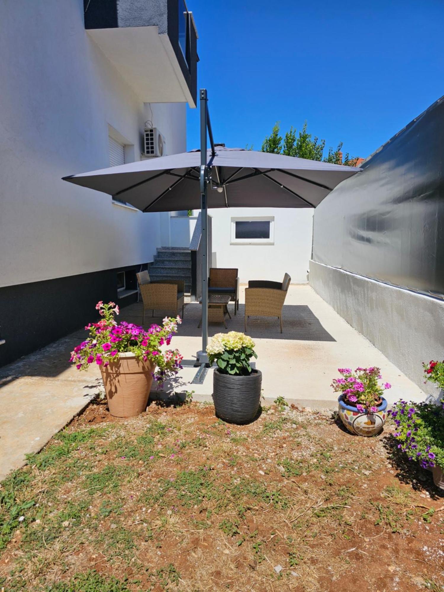 Lyra Apartment *